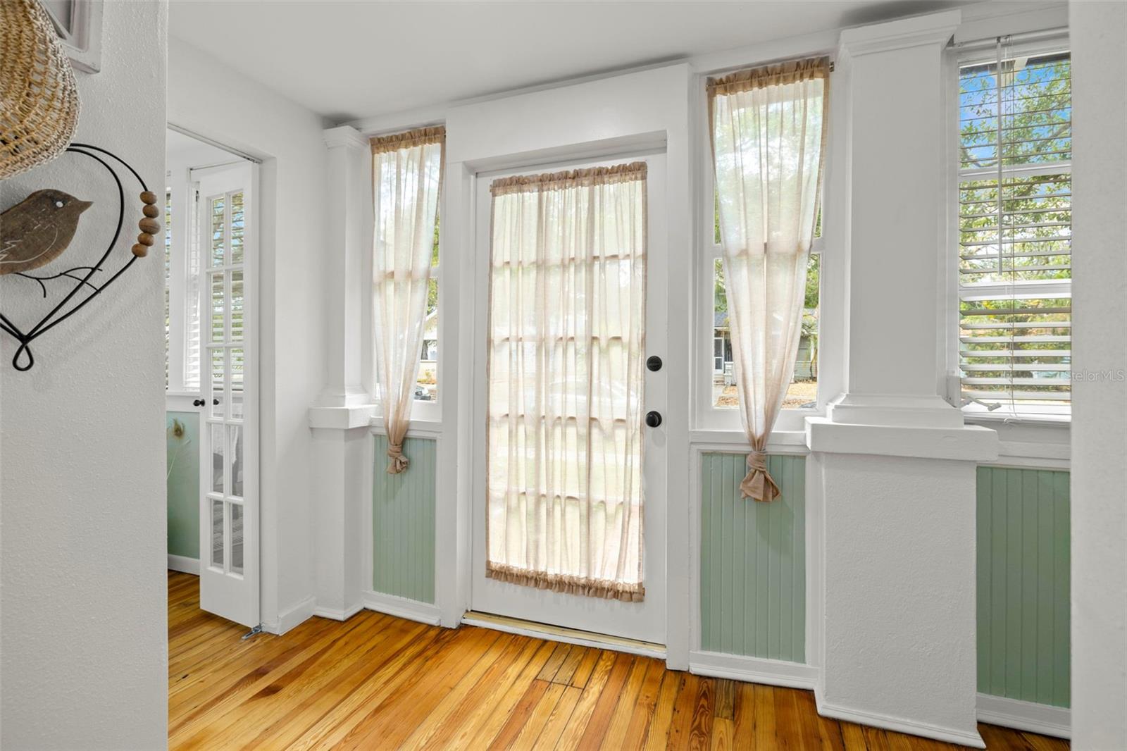 Image 4 of 53 For 1016 24th Avenue N