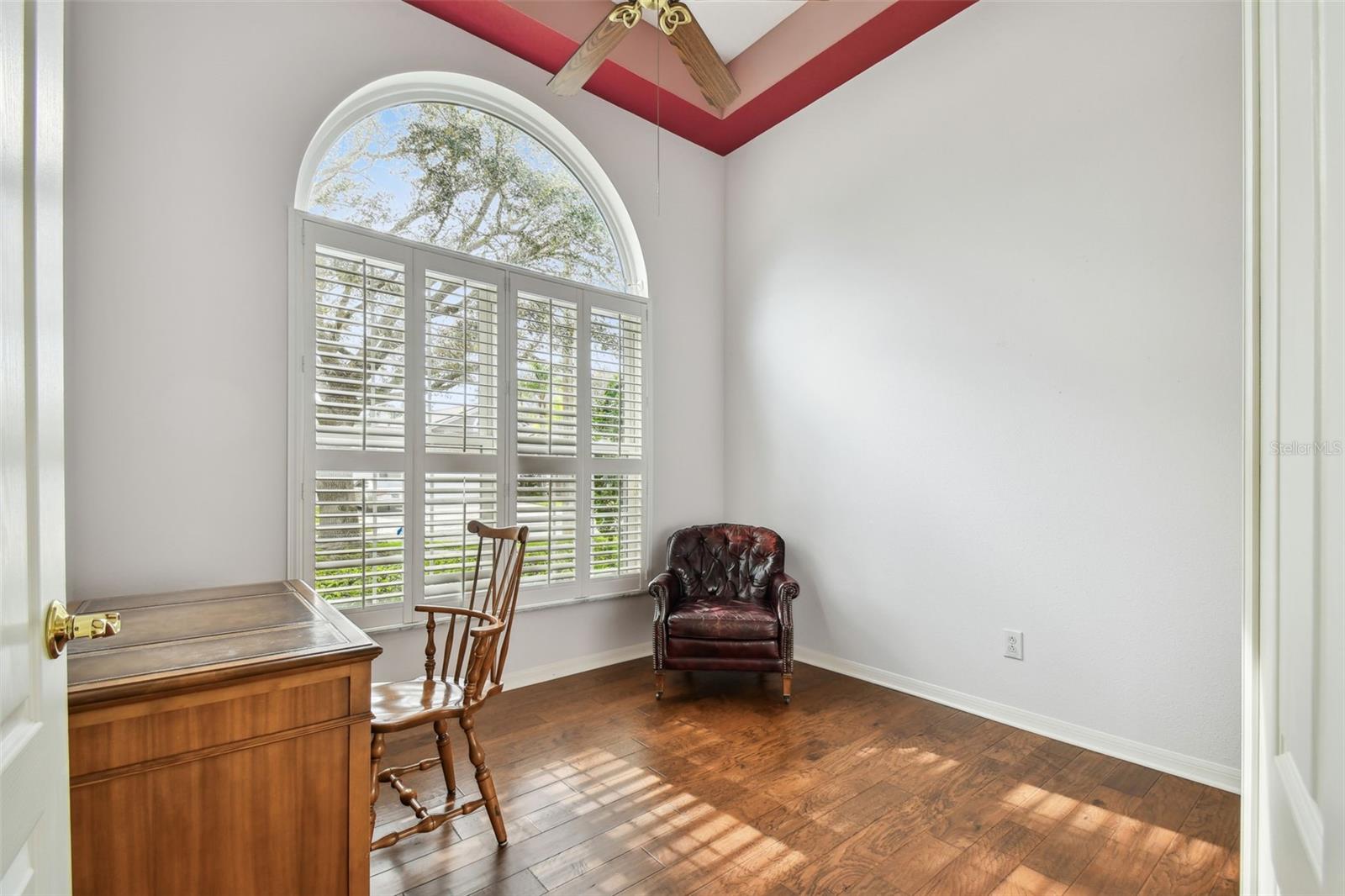 Listing photo id 12 for 15209 Hammock Chase Court