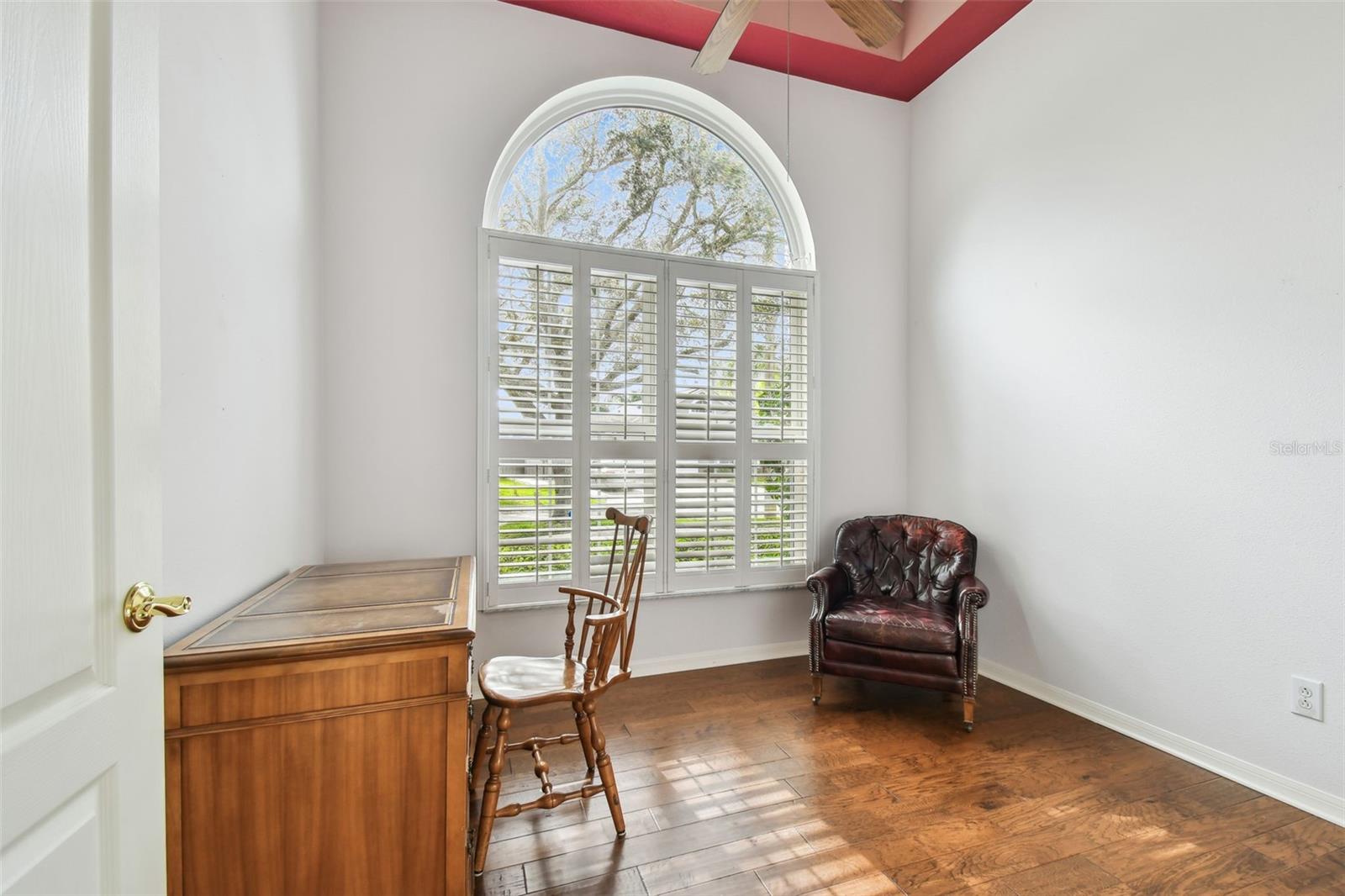 Listing photo id 13 for 15209 Hammock Chase Court