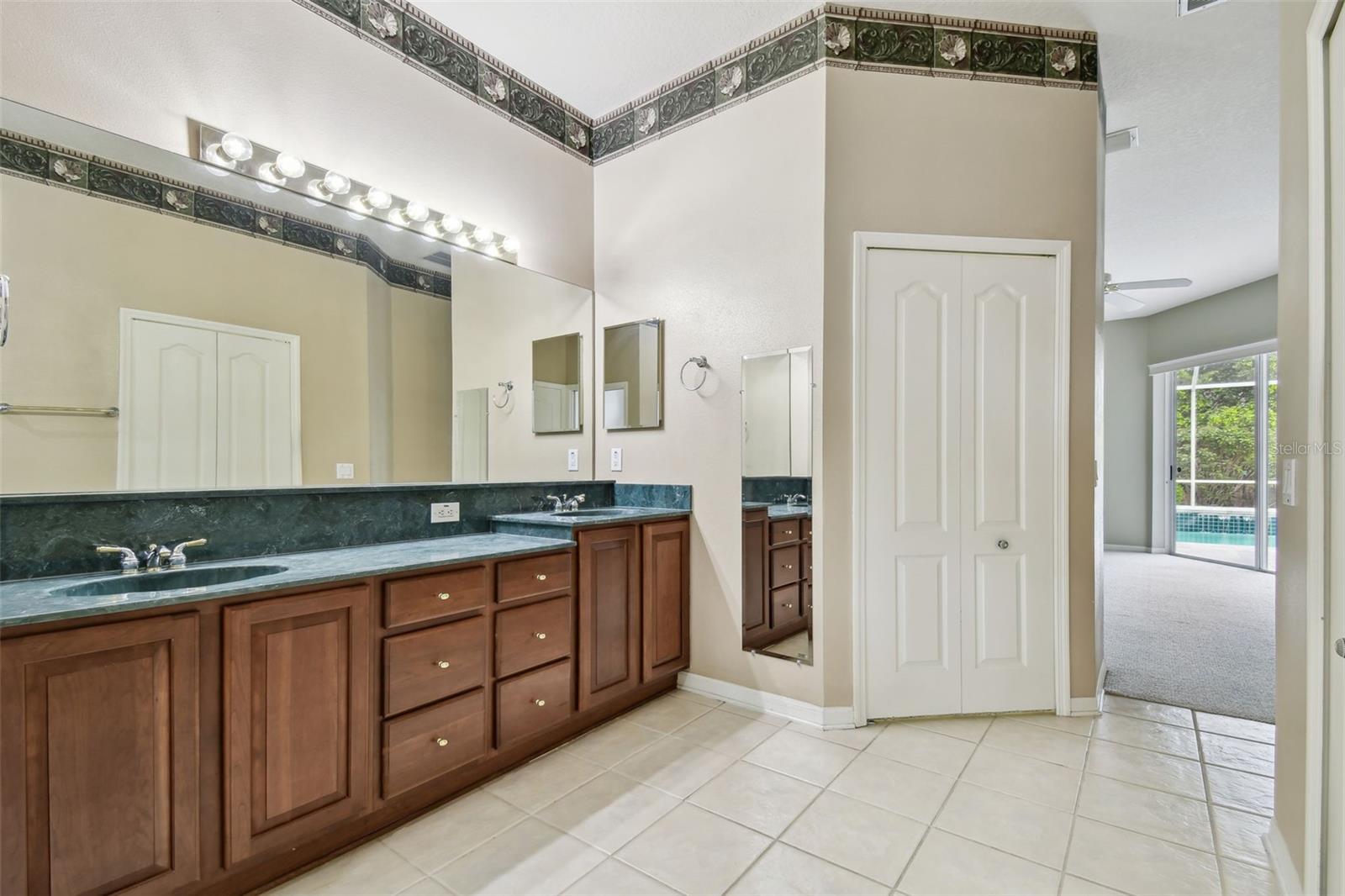 Listing photo id 19 for 15209 Hammock Chase Court