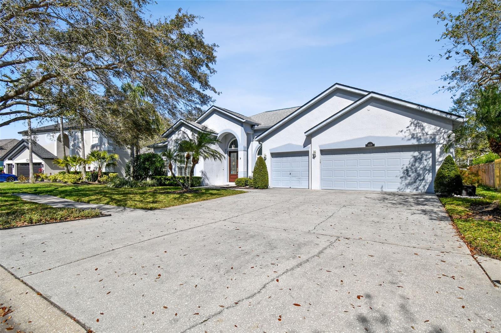 Listing photo id 1 for 15209 Hammock Chase Court