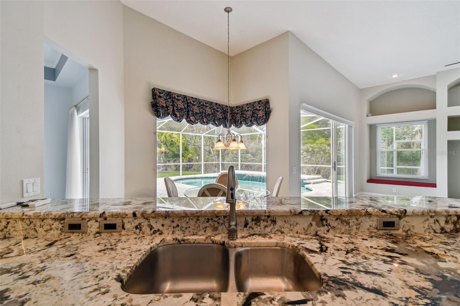 Listing photo id 31 for 15209 Hammock Chase Court