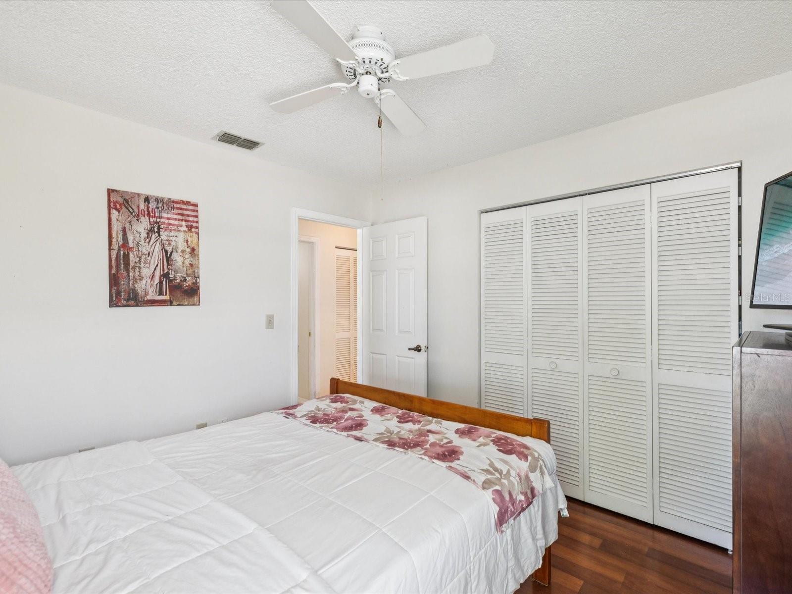 Listing photo id 14 for 4220 Revere Circle