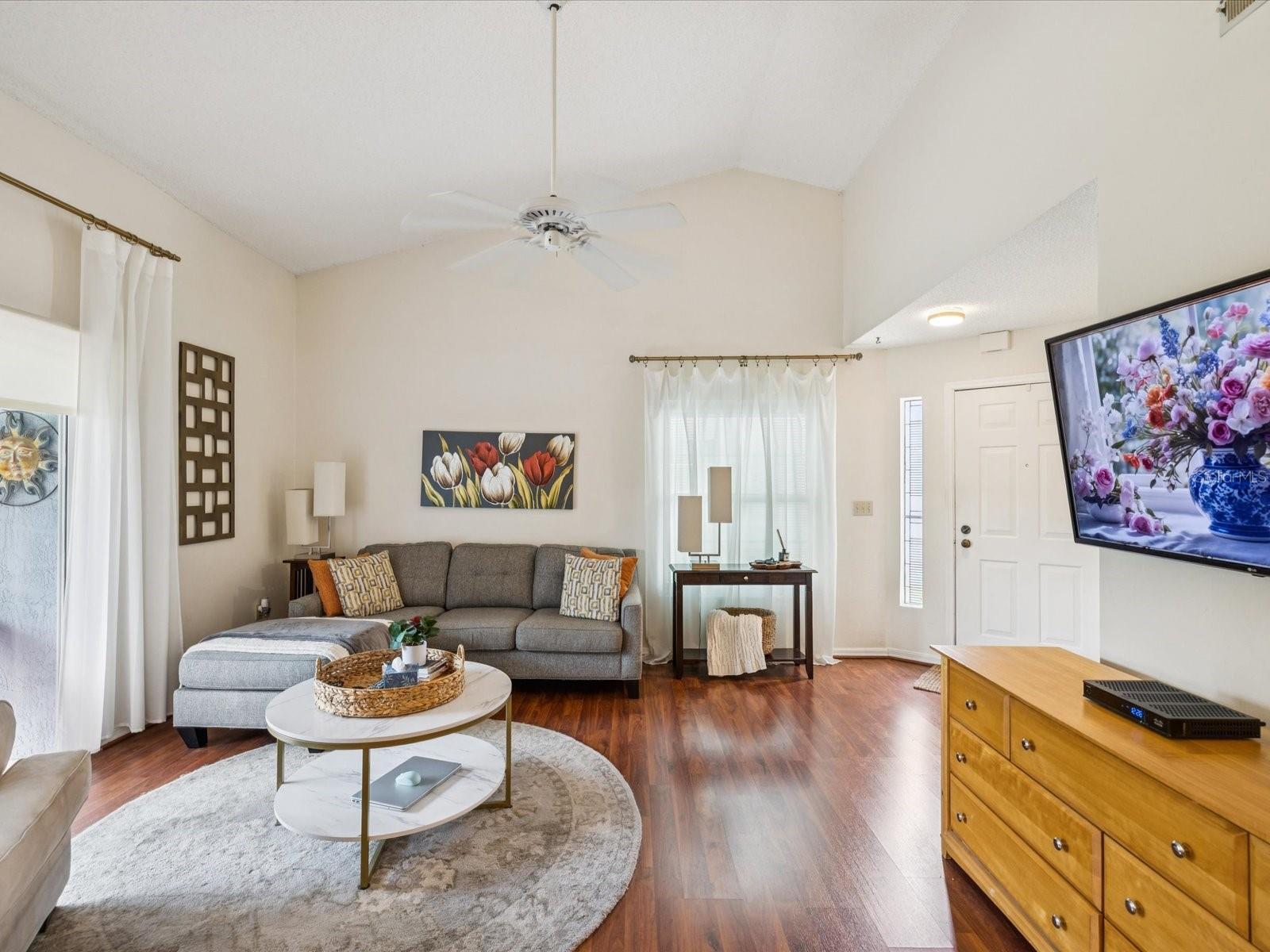 Listing photo id 2 for 4220 Revere Circle