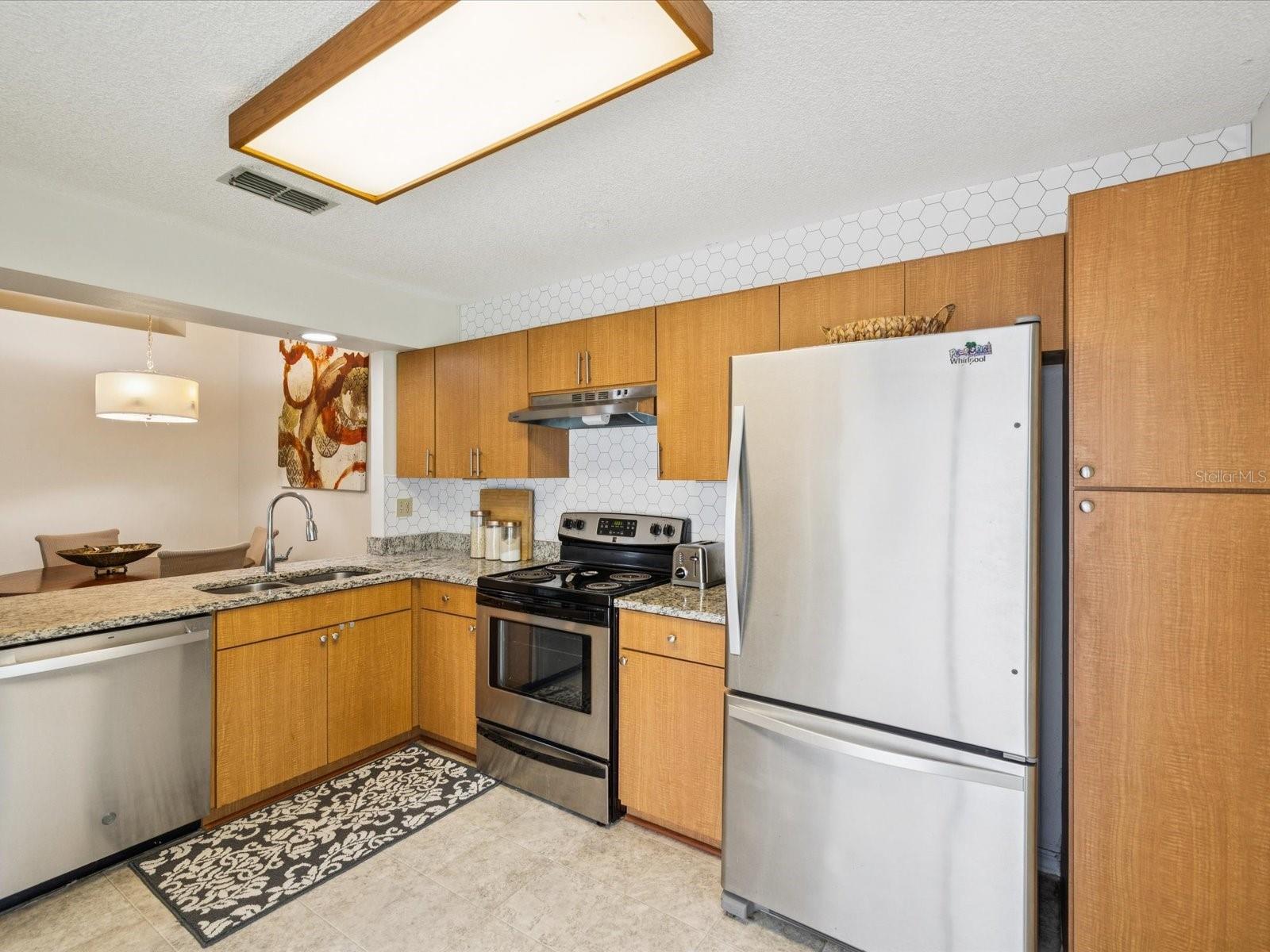 Listing photo id 3 for 4220 Revere Circle