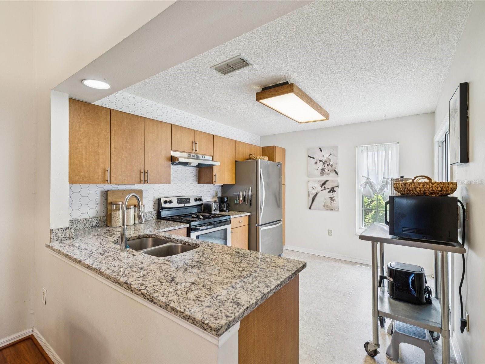 Listing photo id 4 for 4220 Revere Circle