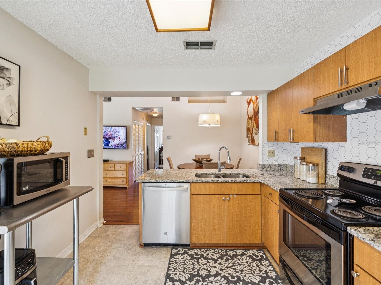Listing photo id 5 for 4220 Revere Circle