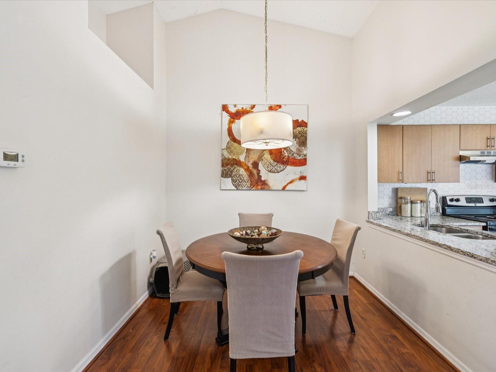 Listing photo id 7 for 4220 Revere Circle