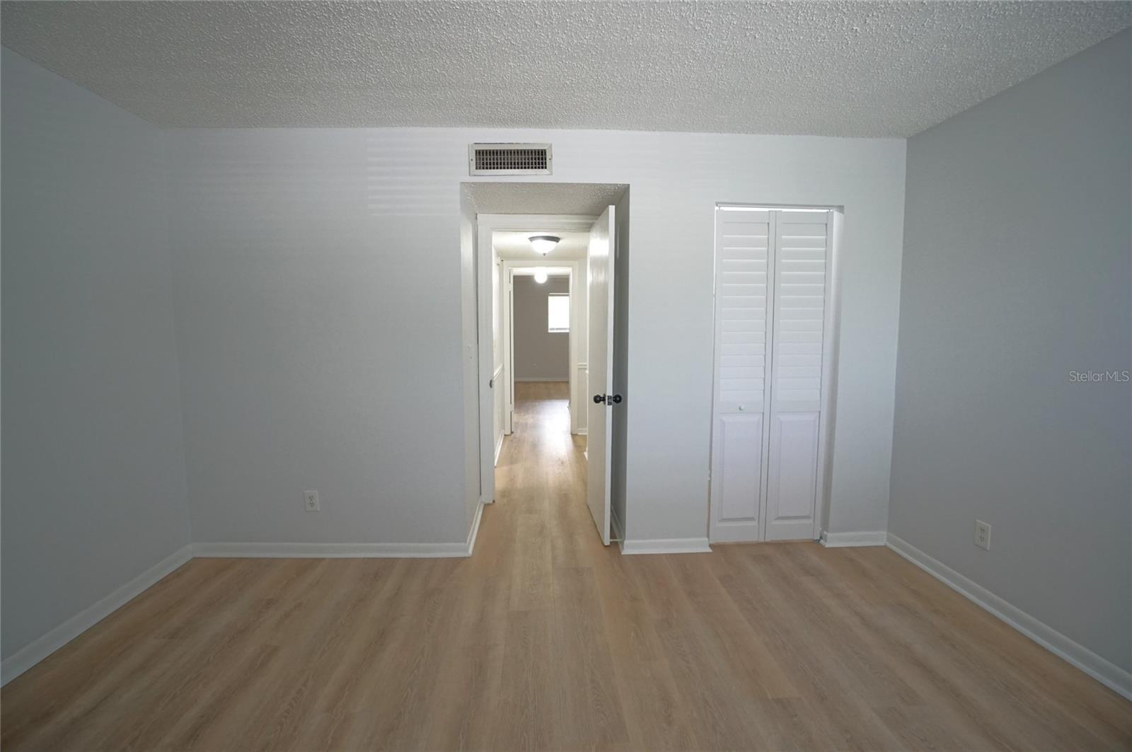 Image 4 of 21 For 6338 Newtown Circle B2