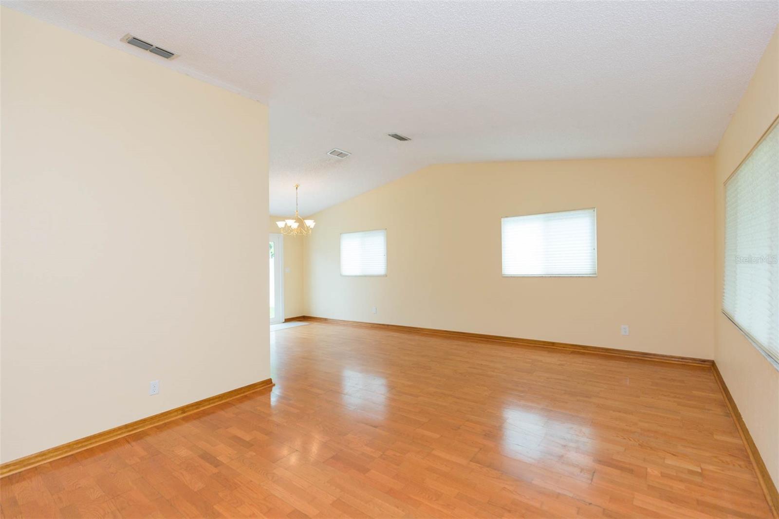 Image 18 of 45 For 7734 Ashford Court