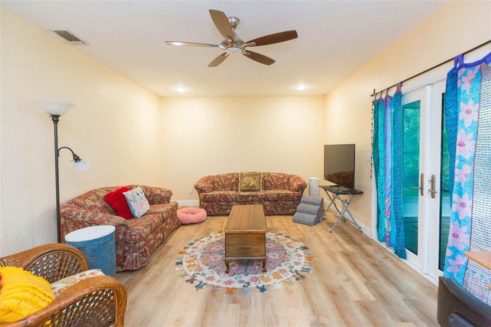 Image 8 of 45 For 7734 Ashford Court