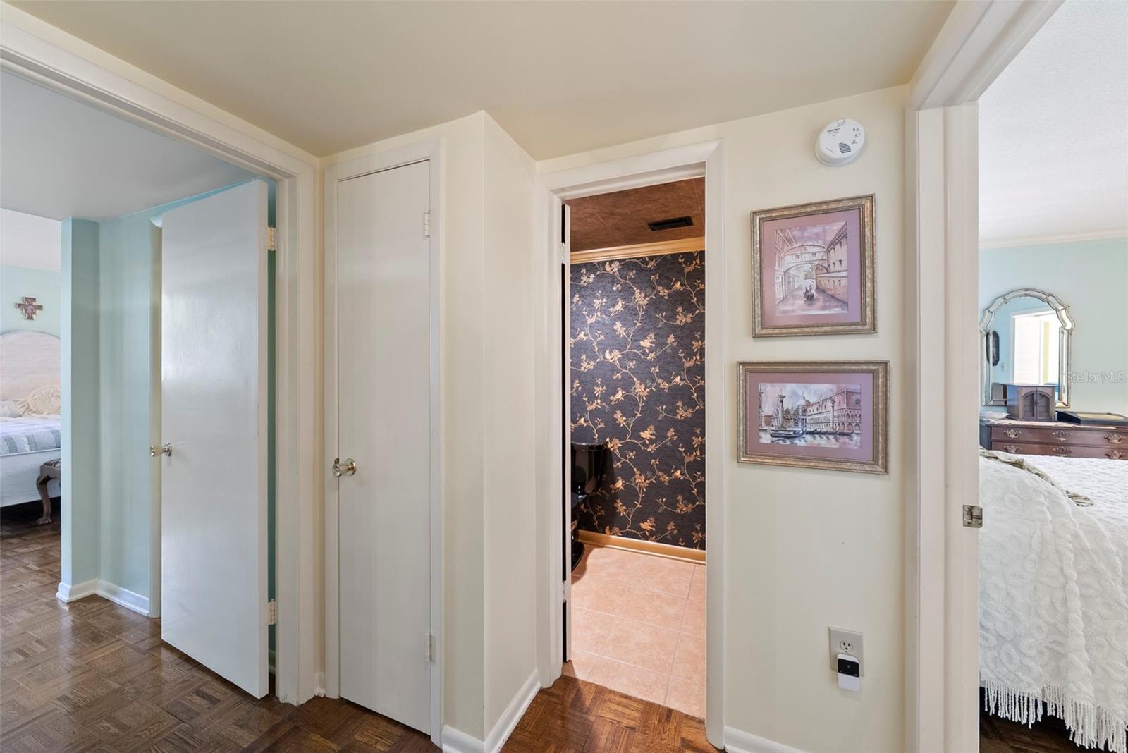 Image 18 of 44 For 2407 Ardson Place 201a