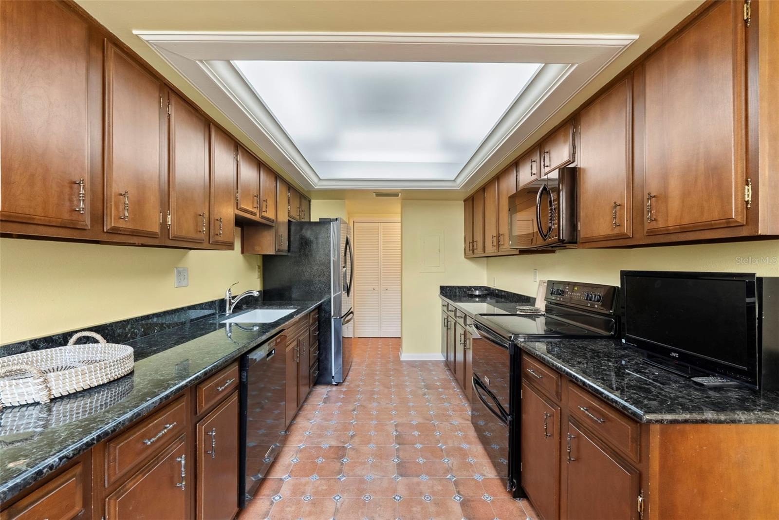 Image 31 of 44 For 2407 Ardson Place 201a