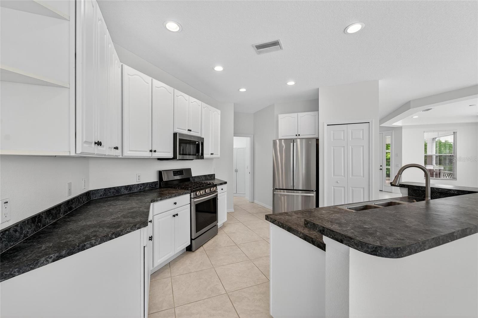 Image 15 of 76 For 209 Sela Cove Circle