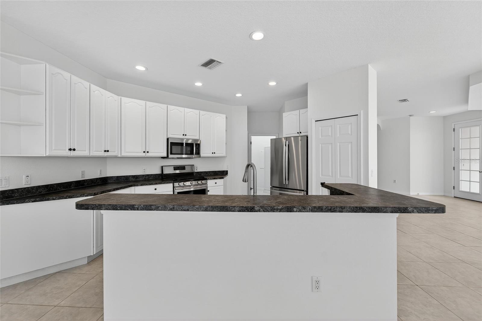 Image 16 of 76 For 209 Sela Cove Circle