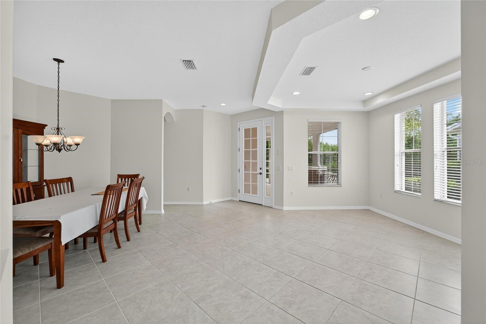 Image 5 of 76 For 209 Sela Cove Circle