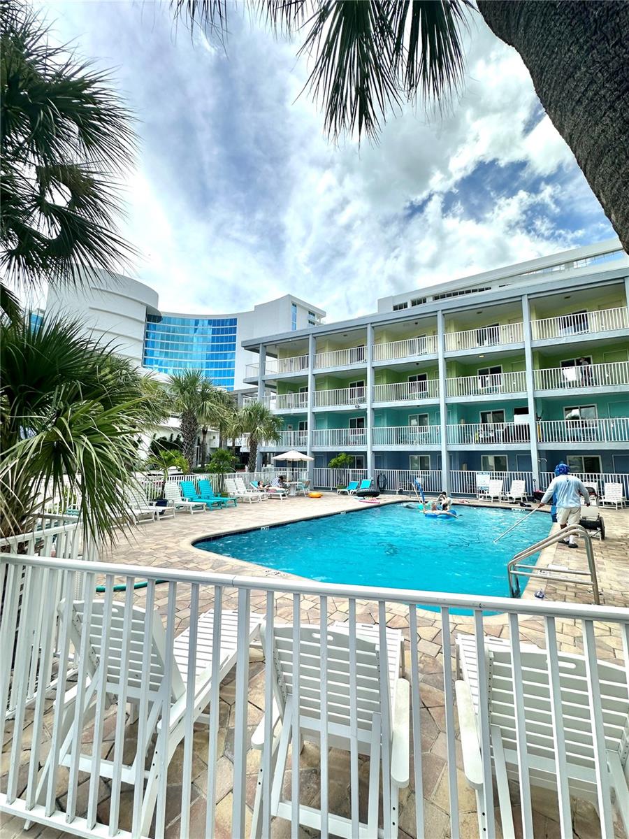 Image 13 of 23 For 445 Gulfview Boulevard 421
