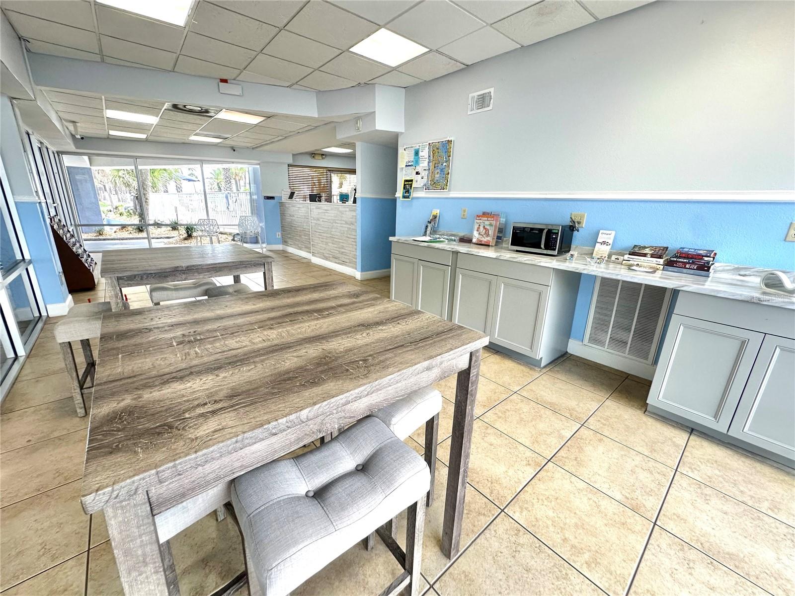 Image 16 of 23 For 445 Gulfview Boulevard 421