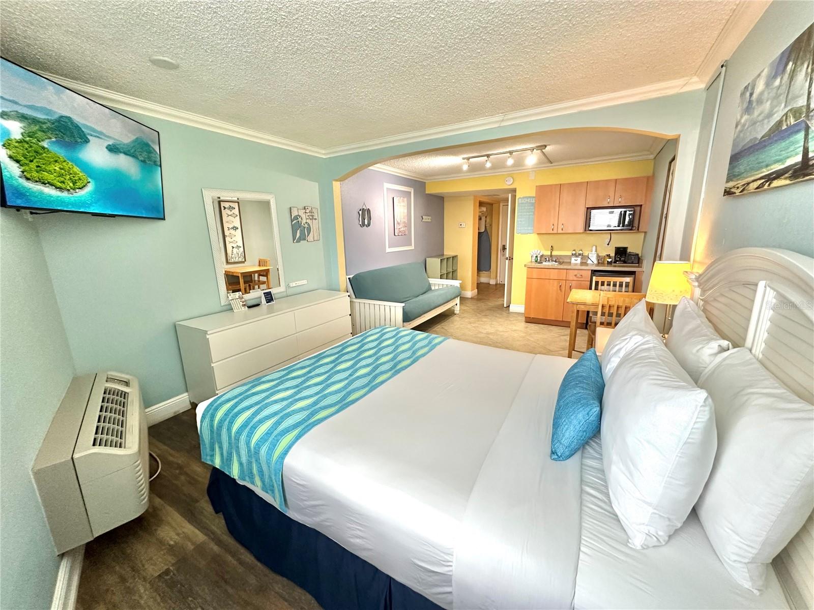 Image 7 of 23 For 445 Gulfview Boulevard 421