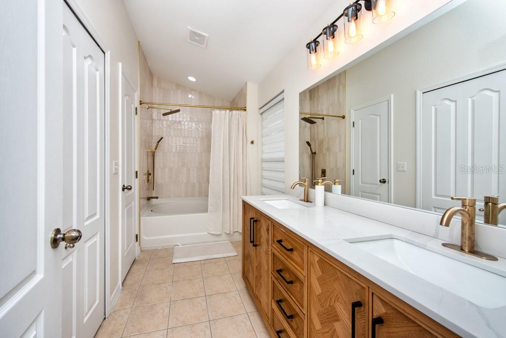 Image 17 of 26 For 7001 Interbay Boulevard 121
