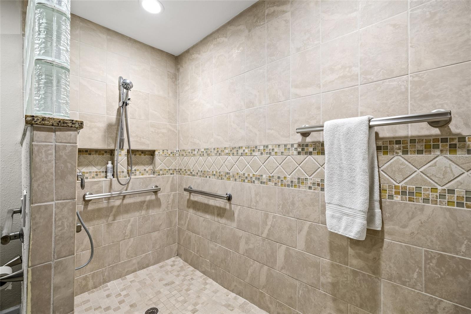 Image 20 of 47 For 3810 Darston Street