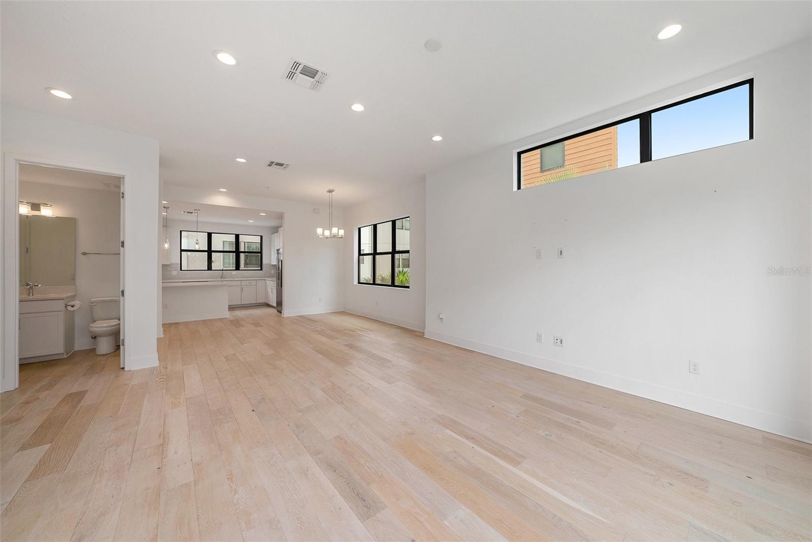Image 11 of 53 For 2511 Grady Avenue 6