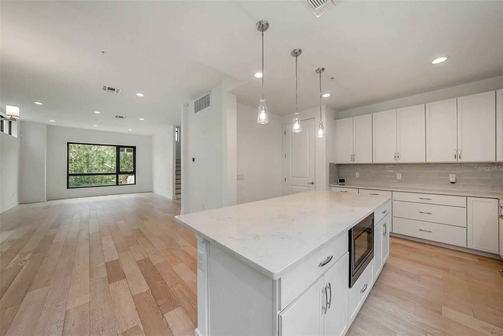 Image 14 of 53 For 2511 Grady Avenue 6