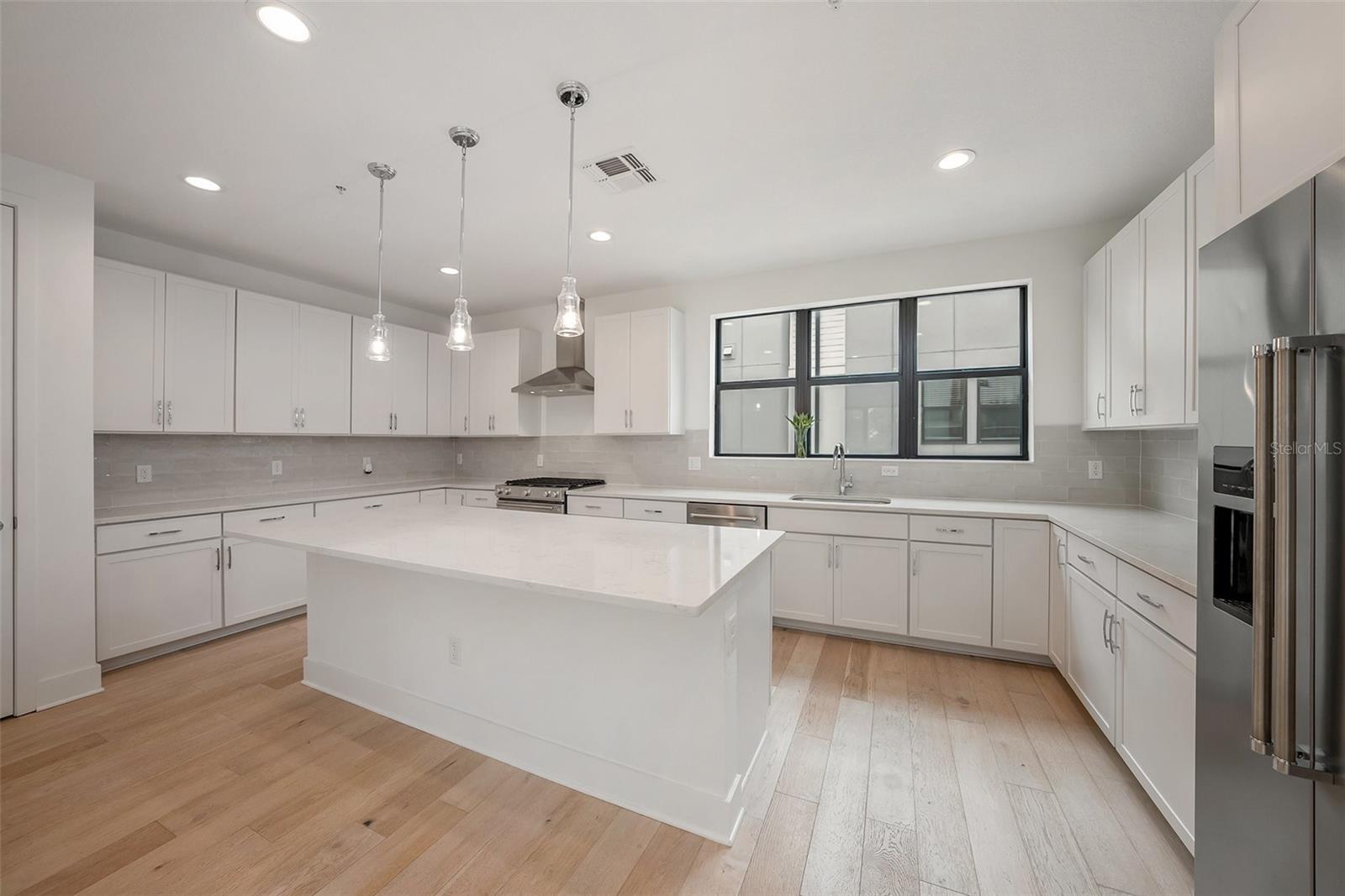 Image 15 of 53 For 2511 Grady Avenue 6