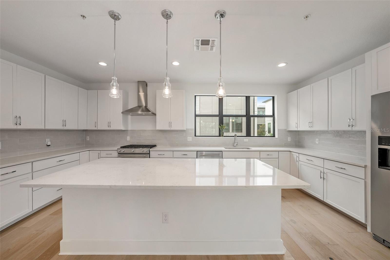 Image 16 of 53 For 2511 Grady Avenue 6