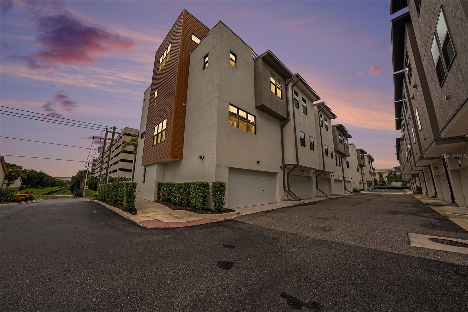 Image 2 of 53 For 2511 Grady Avenue 6