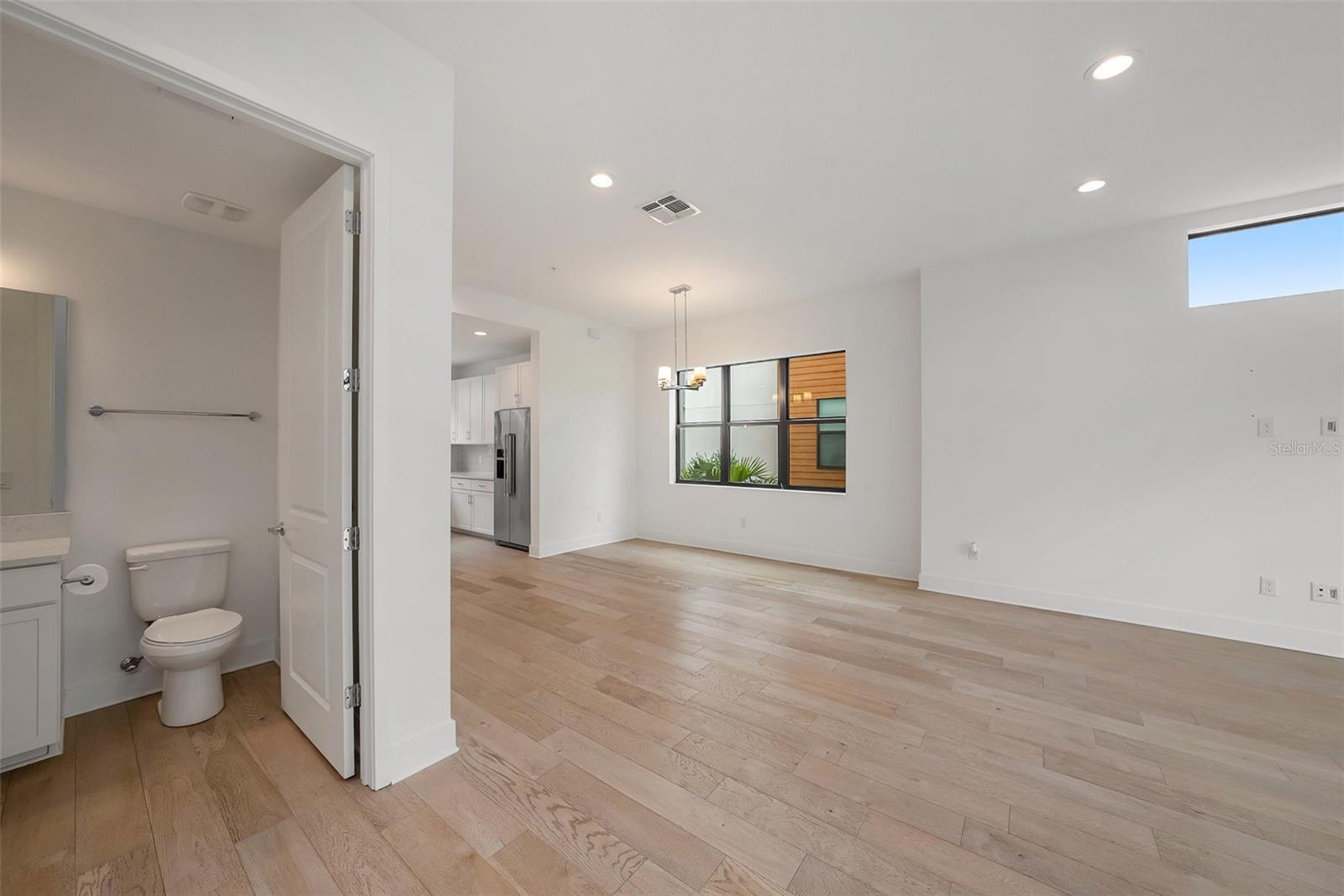 Image 20 of 53 For 2511 Grady Avenue 6