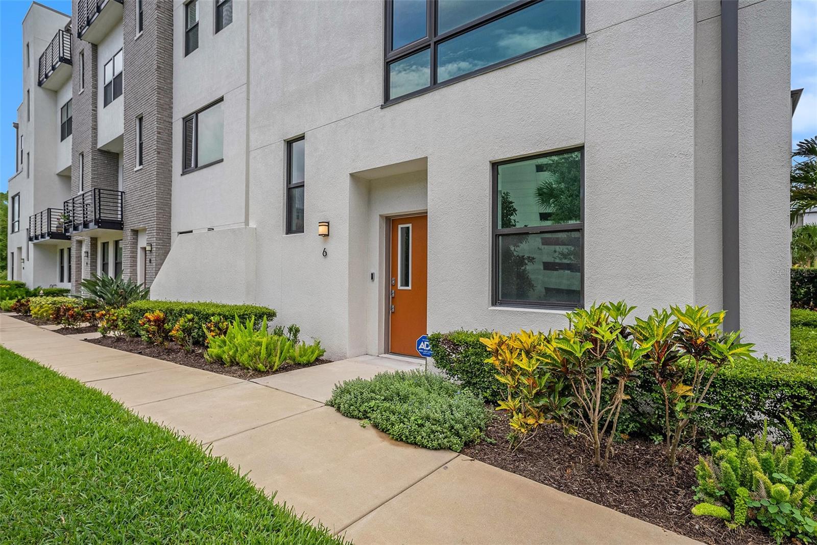 Image 5 of 53 For 2511 Grady Avenue 6