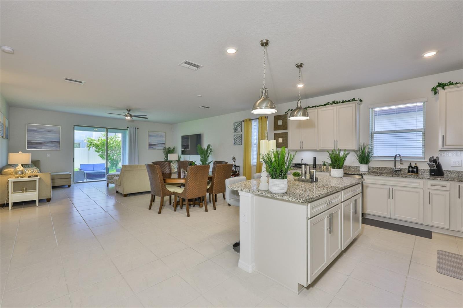 Image 4 of 45 For 10327 Malvasia Avenue