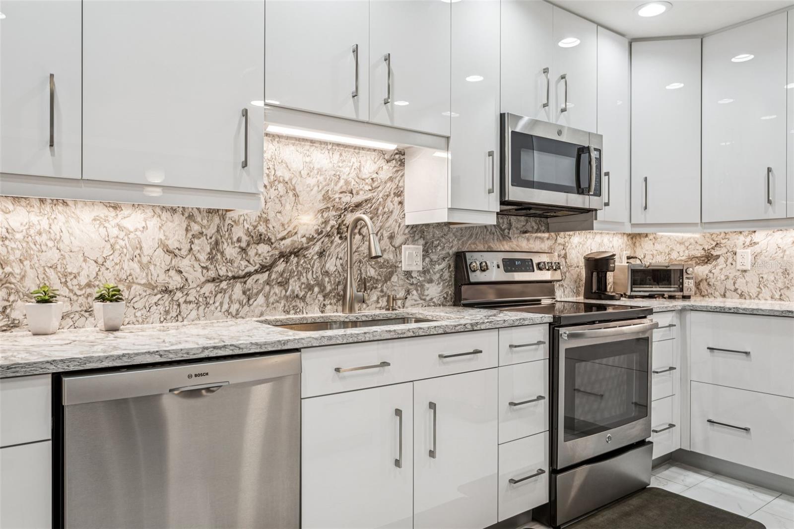 Listing photo id 9 for 4104 Northmeadow Circle 4104