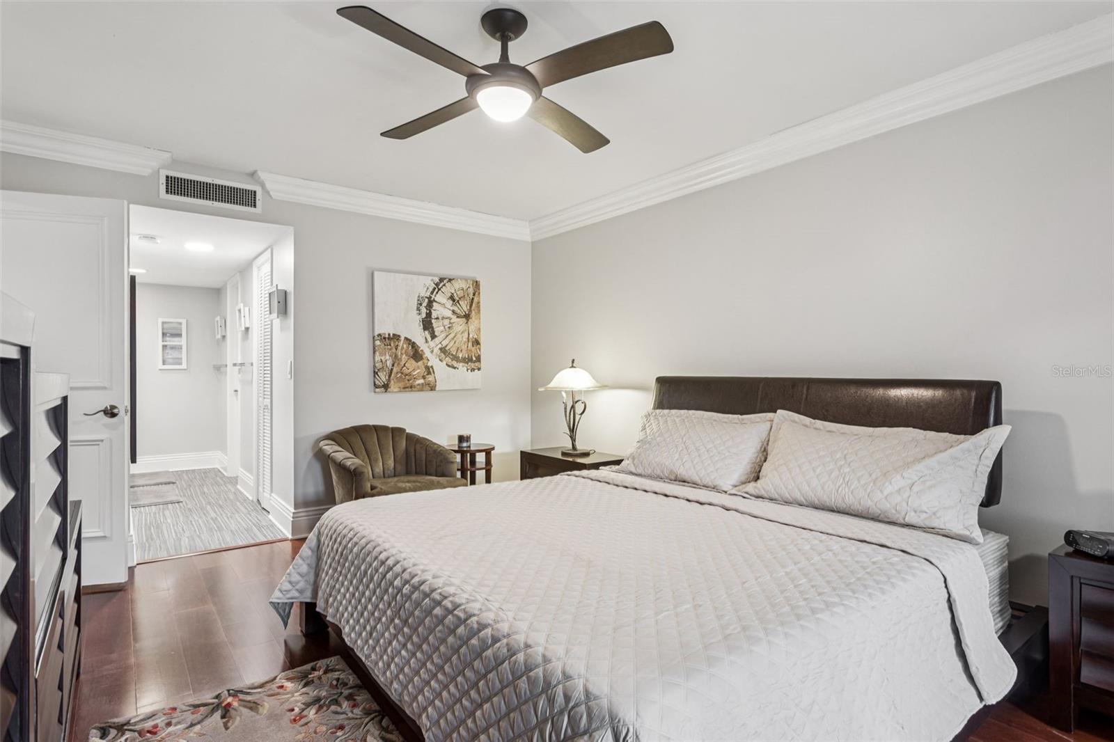 Listing photo id 12 for 4104 Northmeadow Circle 4104