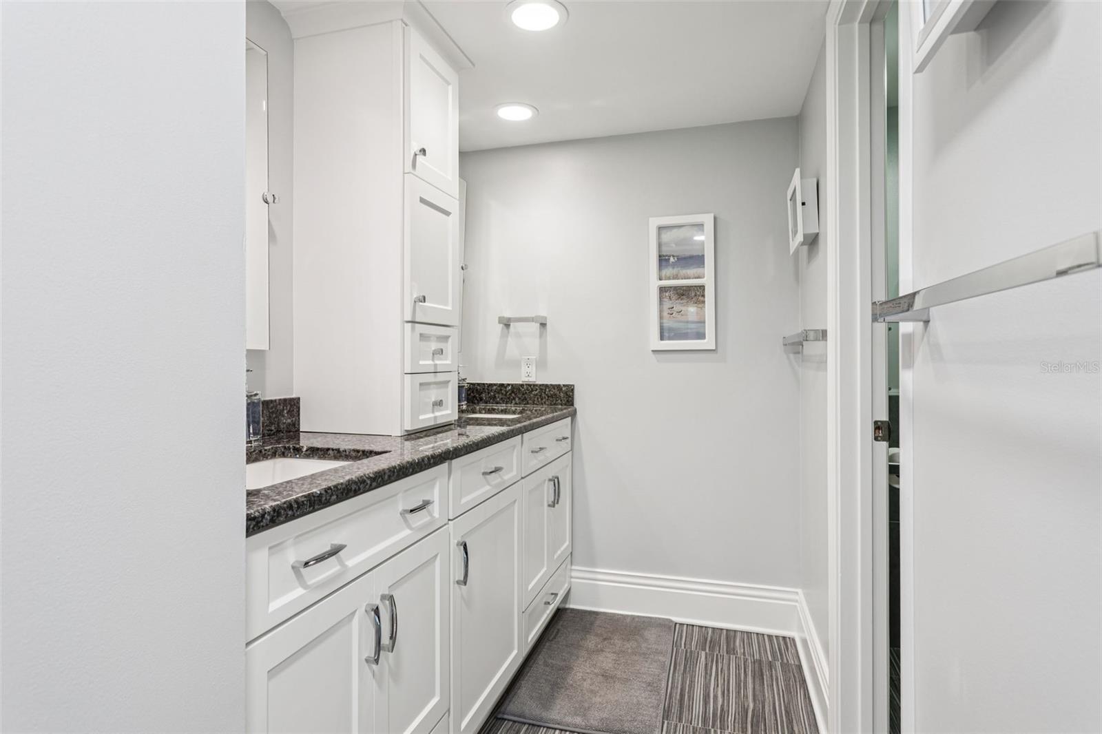 Listing photo id 13 for 4104 Northmeadow Circle 4104