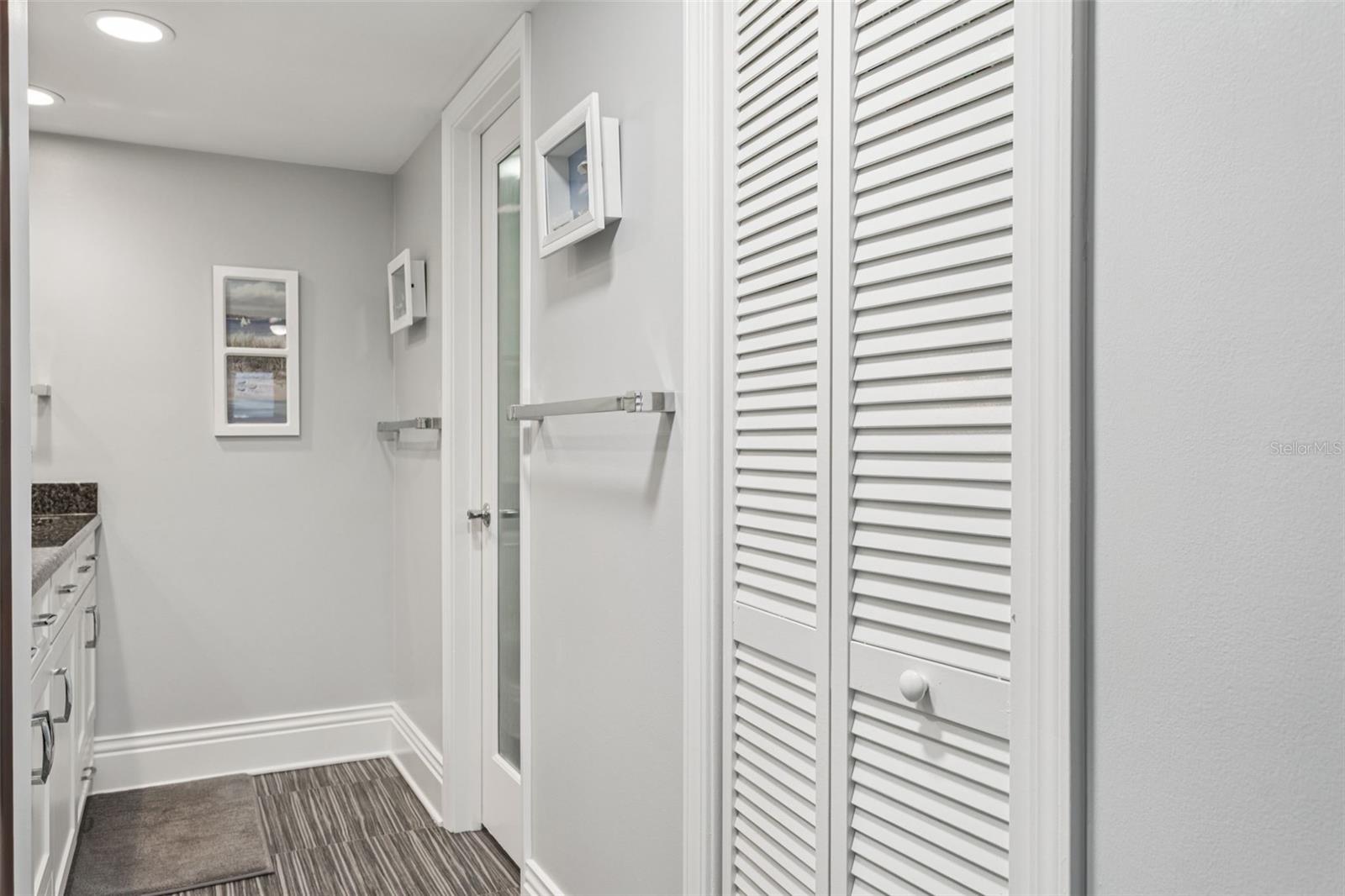 Listing photo id 14 for 4104 Northmeadow Circle 4104