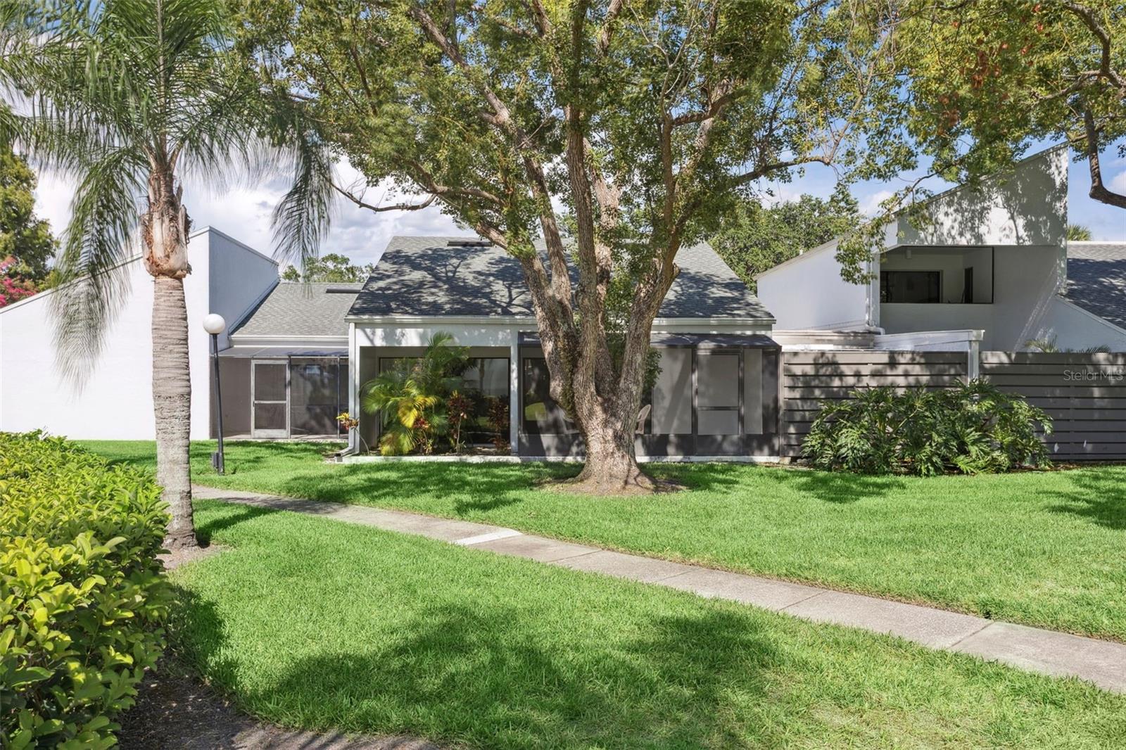 Listing photo id 21 for 4104 Northmeadow Circle 4104