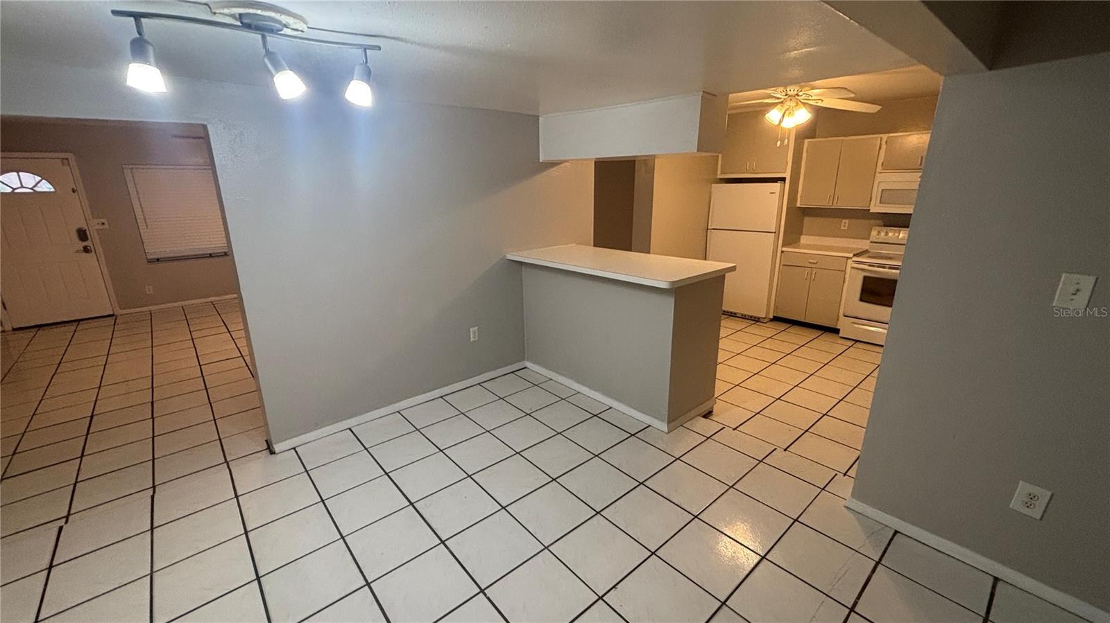 Image 4 of 11 For 10014 Jasmine Avenue B