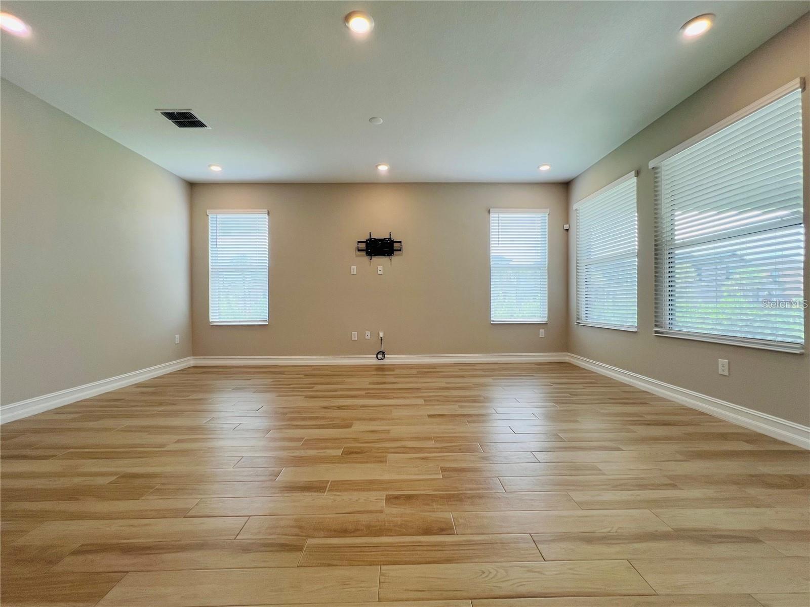 Image 15 of 82 For 4567 Tivoli Drive