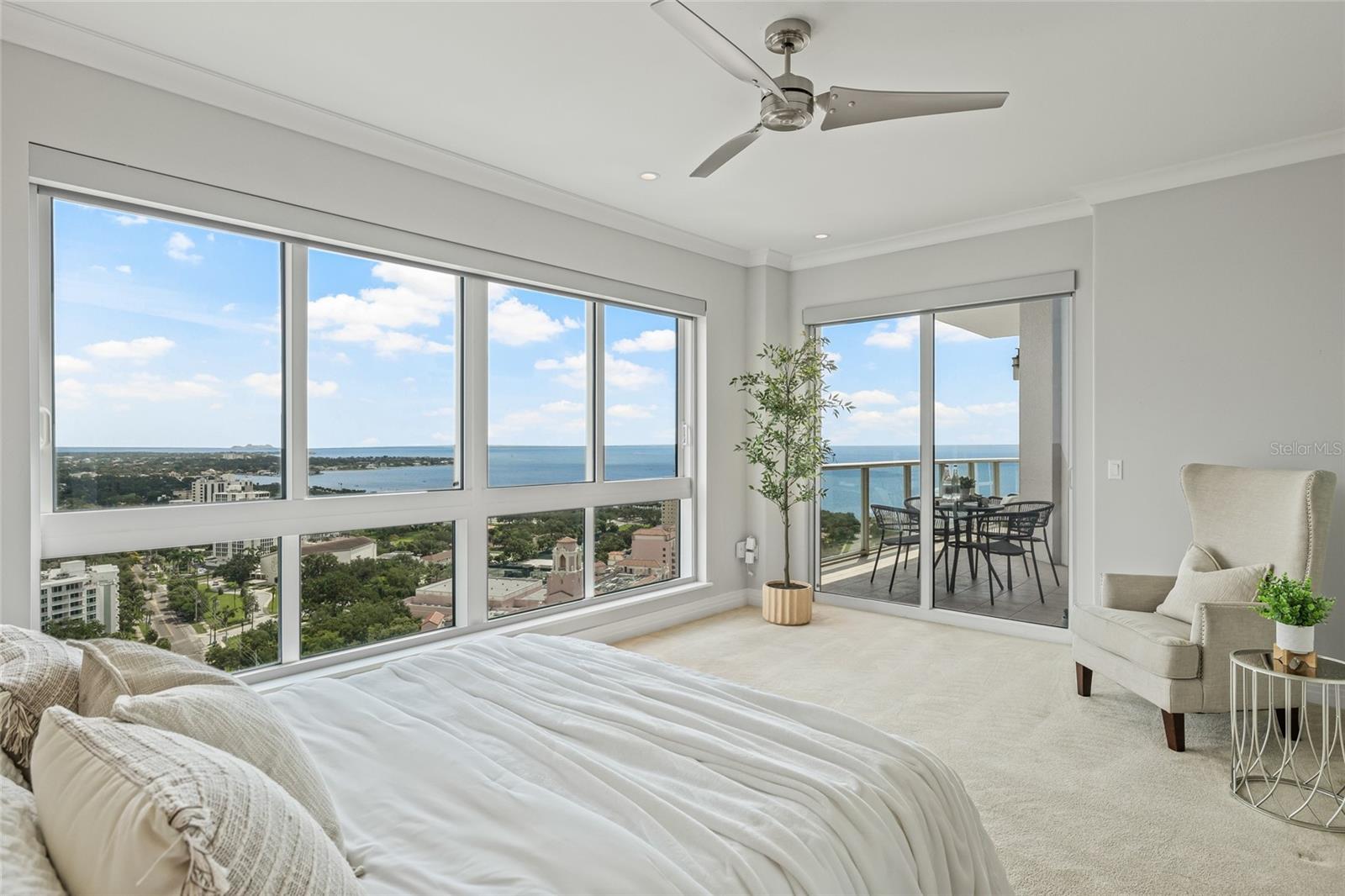Image 17 of 42 For 400 Beach Drive Ne 2301