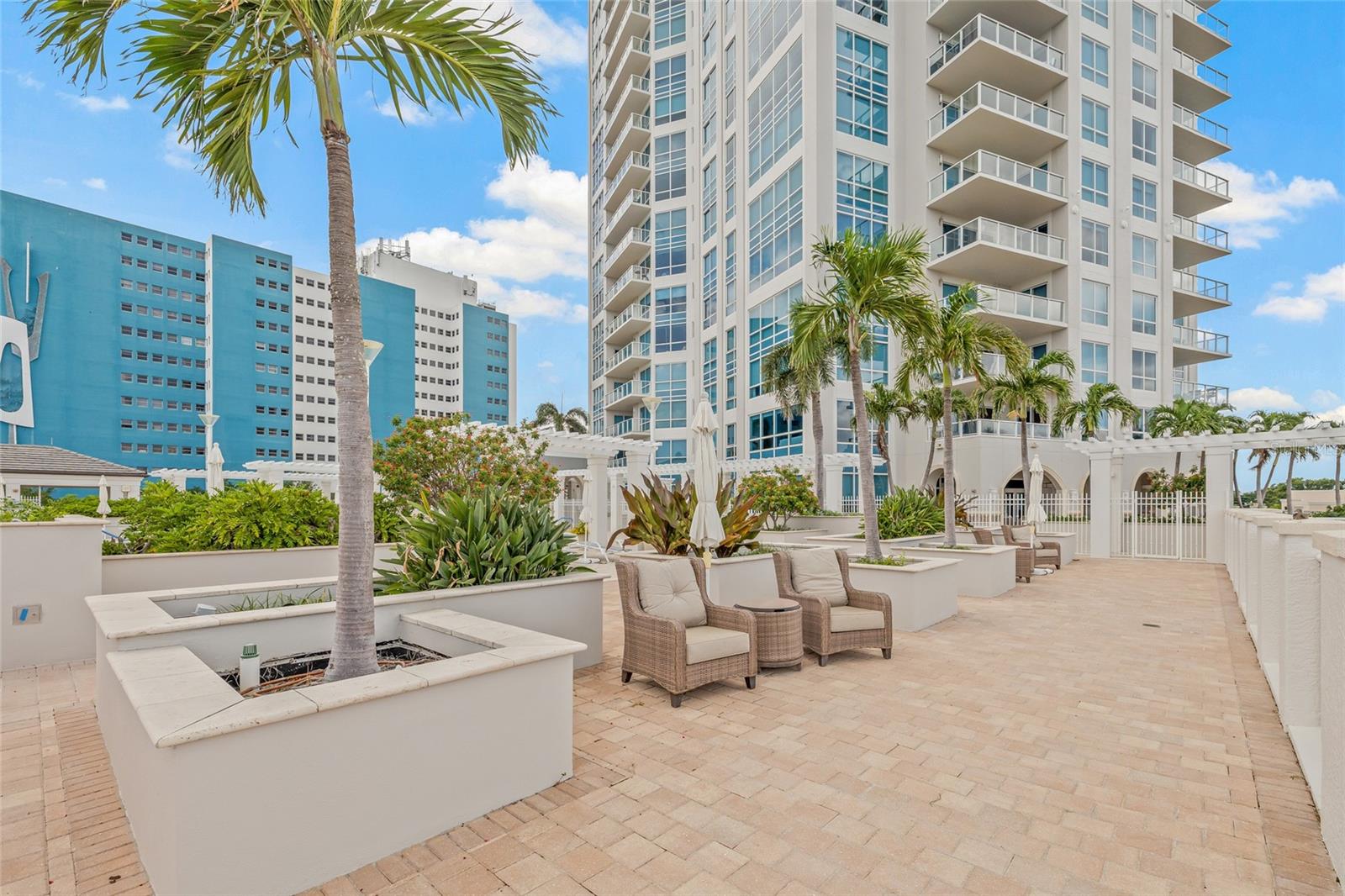 Image 37 of 42 For 400 Beach Drive Ne 2301