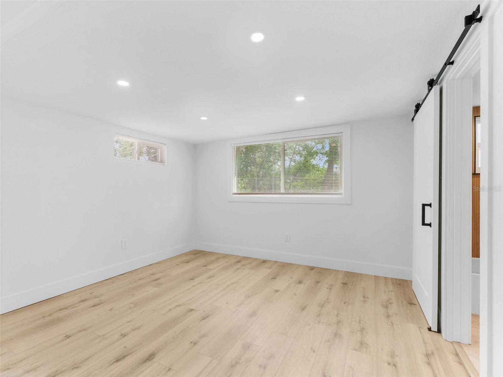 Image 18 of 48 For 960 65th Street S
