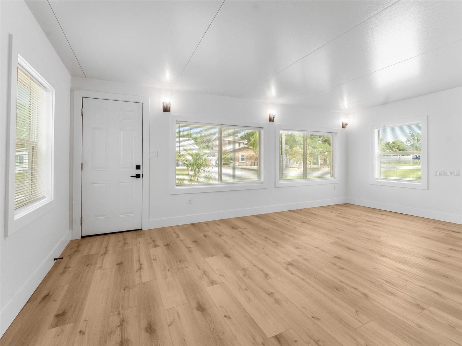 Image 7 of 48 For 960 65th Street S