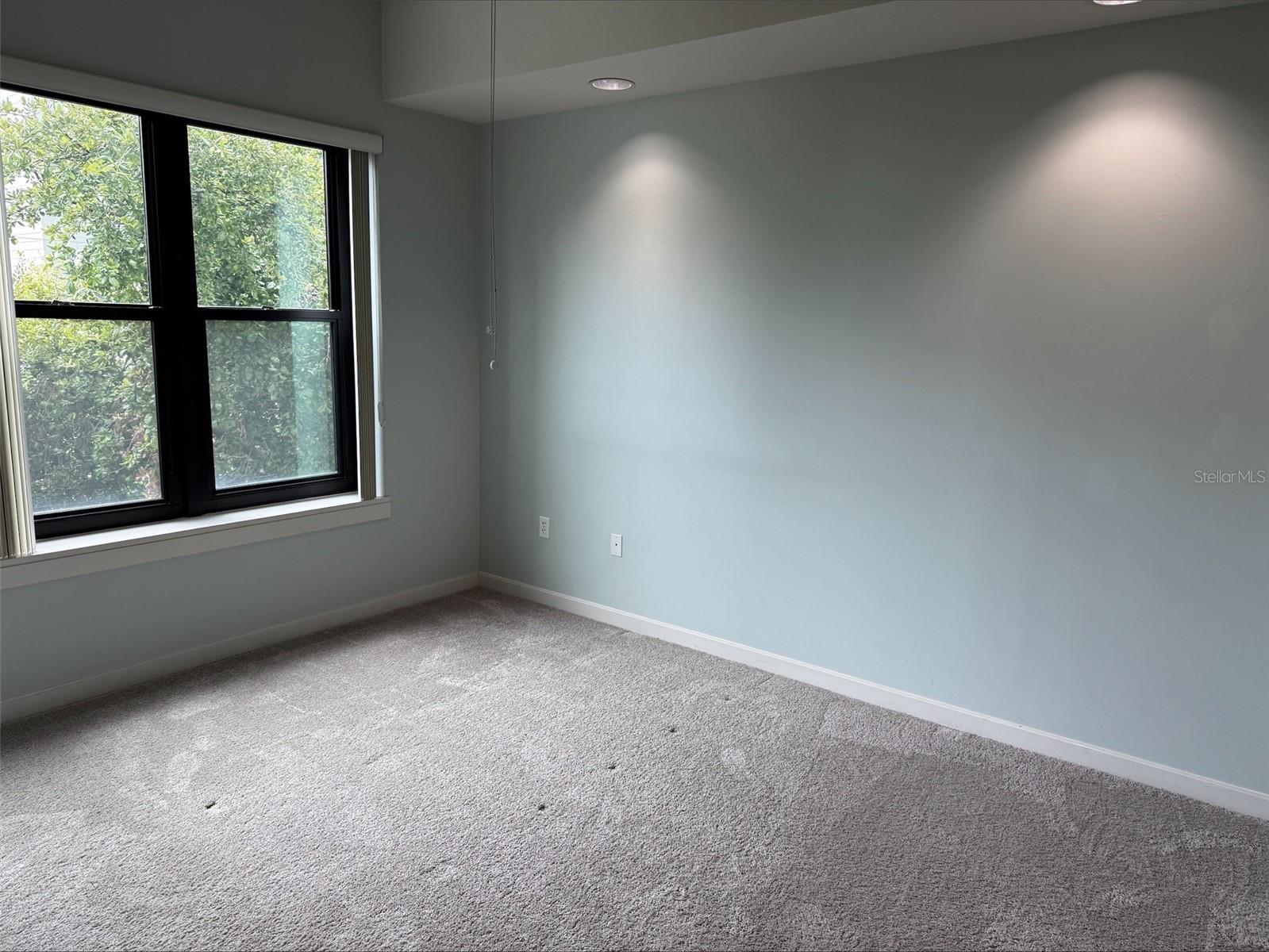 Image 8 of 37 For 400 4th Street S 305