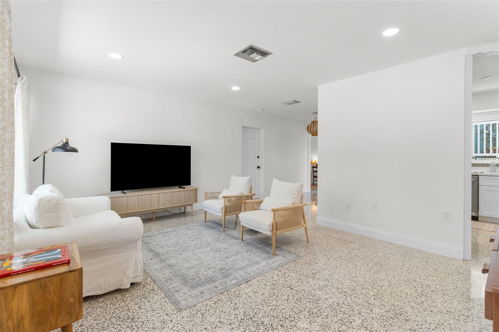 Image 12 of 55 For 7950 Causeway Boulevard N