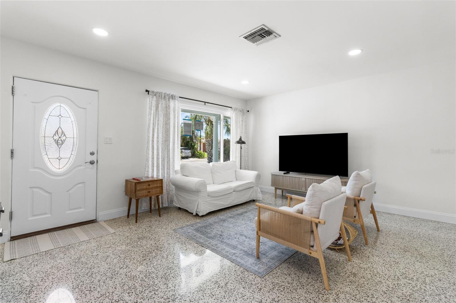 Image 13 of 55 For 7950 Causeway Boulevard N