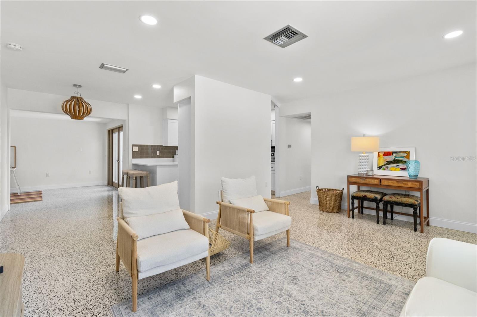 Image 14 of 55 For 7950 Causeway Boulevard N