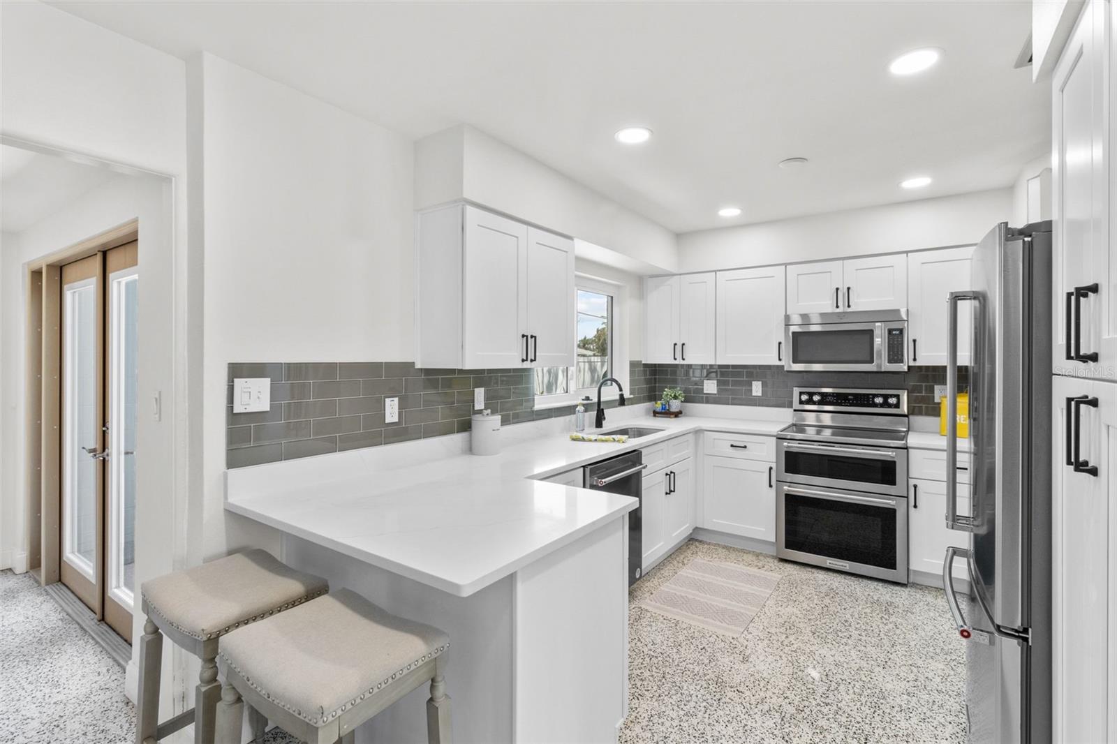 Image 19 of 55 For 7950 Causeway Boulevard N