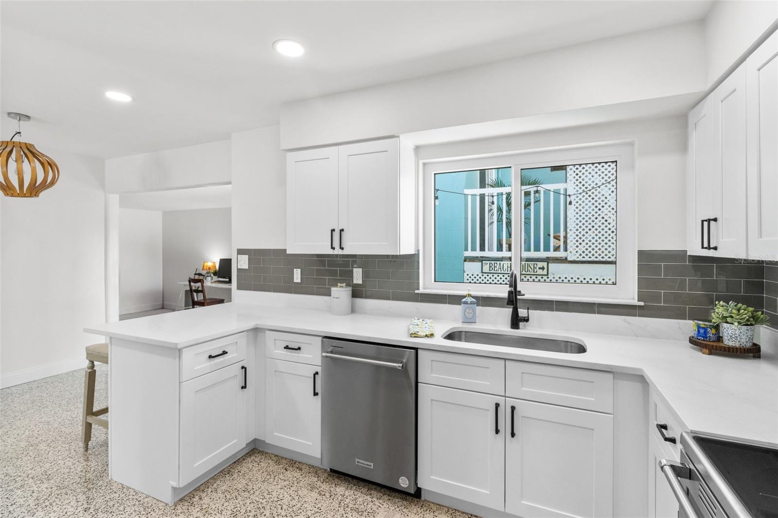 Image 26 of 55 For 7950 Causeway Boulevard N